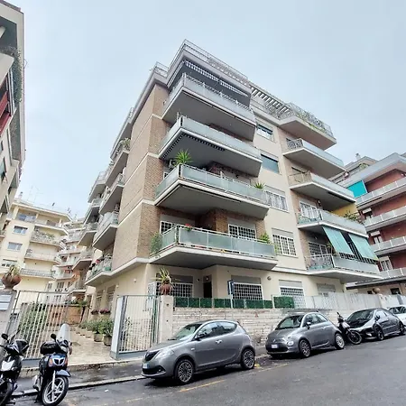 Ych-nice Flat With Patio Near Vatican Apartment *