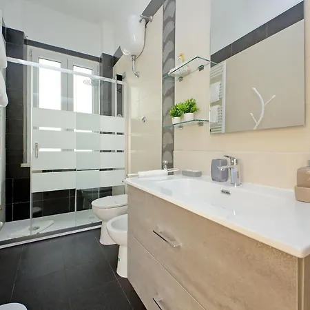 Ych-nice Flat With Patio Near Vatican Apartment