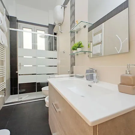 Ych-nice Flat With Patio Near Vatican Apartment *
