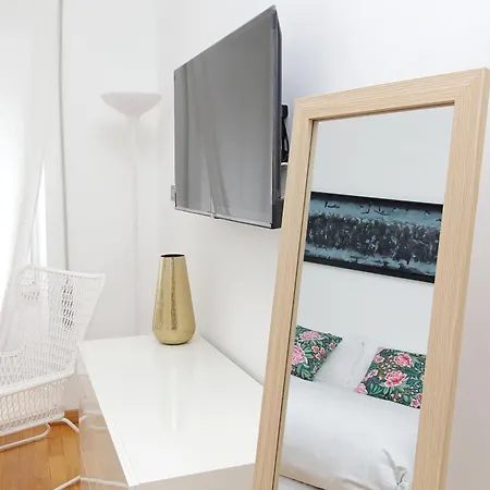 Ych-nice Flat With Patio Near Vatican Apartment