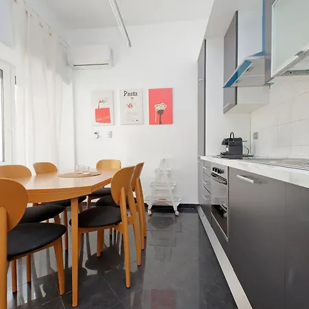 Ych-nice Flat With Patio Near Vatican Apartment *