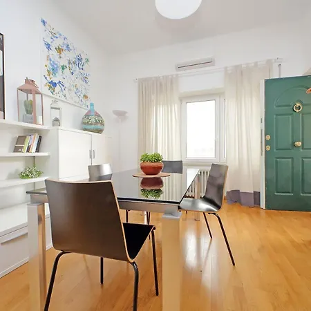 Ych-nice Flat With Patio Near Vatican *