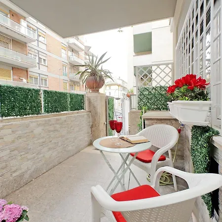 Ych-nice Flat With Patio Near Vatican