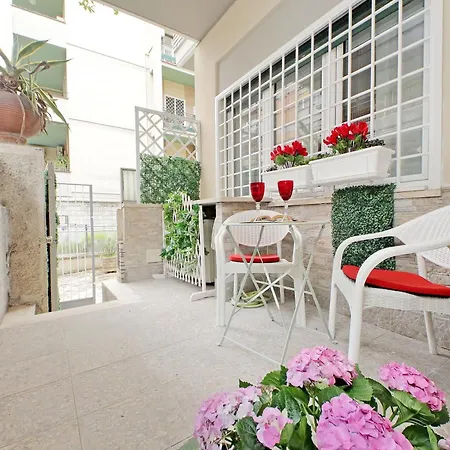Apartment Ych-nice Flat With Patio Near Vatican