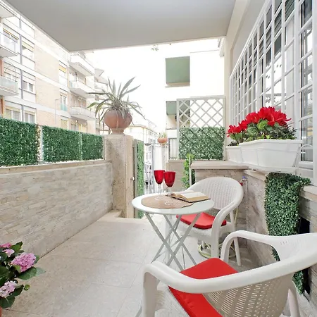 Ych-nice Flat With Patio Near Vatican Apartment Rome