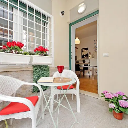 Ych-nice Flat With Patio Near Vatican Apartment *